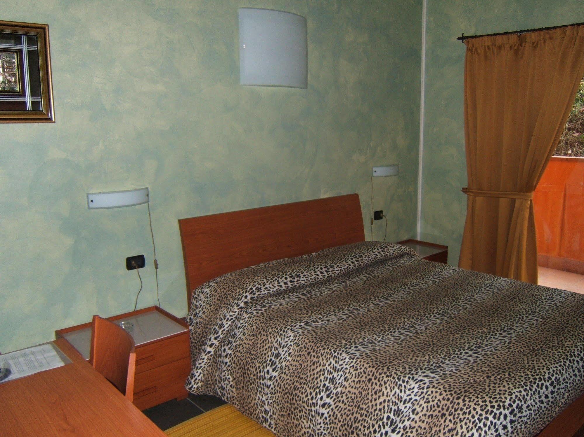 Hotel Empire Resort Ізео Екстер'єр фото